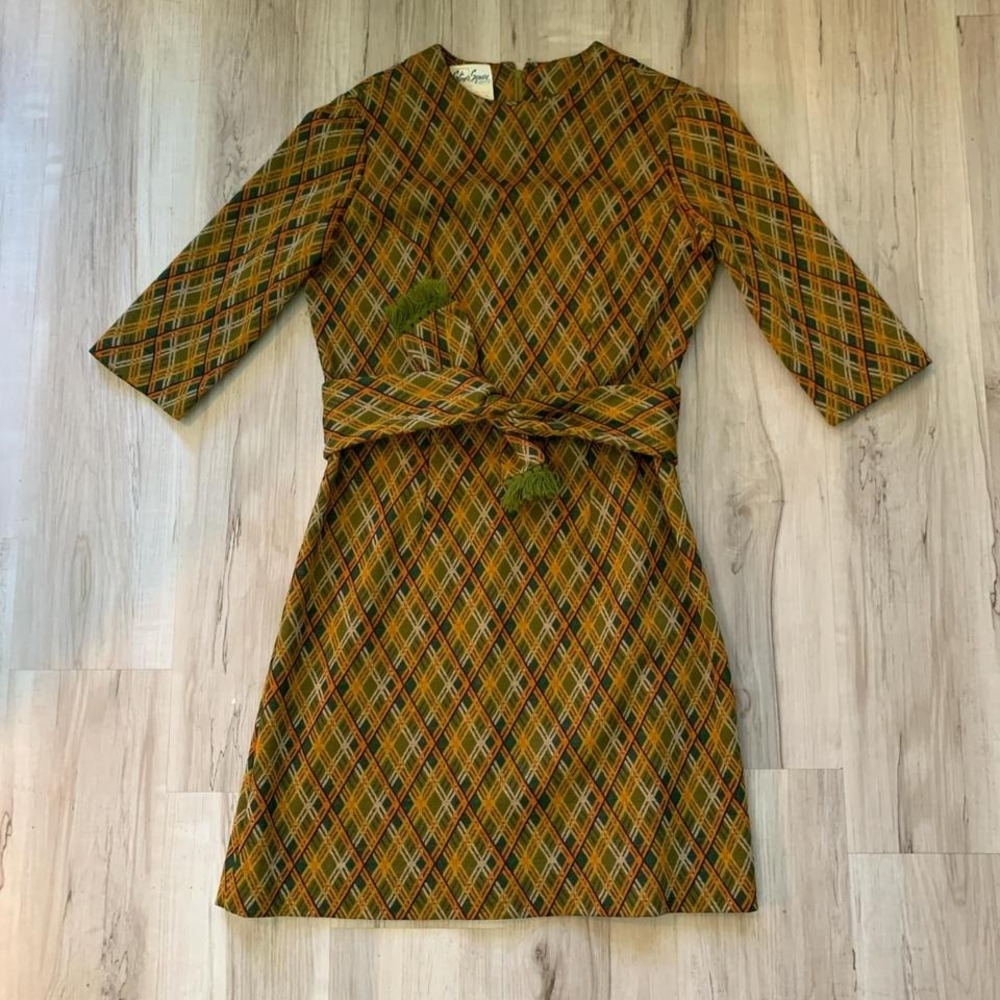 Vintage 1960s Stoner Square plaid textured mini dress with tie waist  sz 14